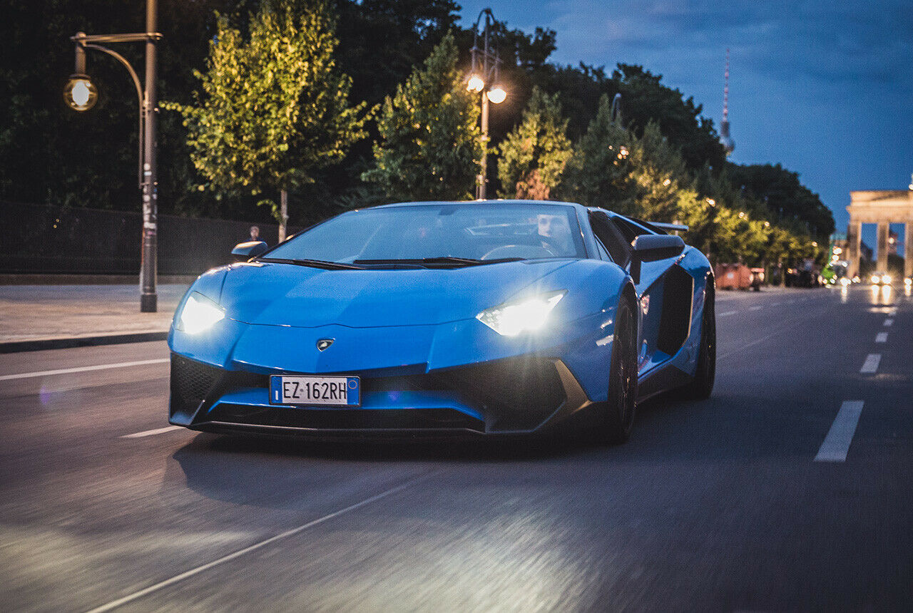 Nicht im Bild: Zwei Lambo-Fans im getunten Corsa. Sie begleiteten die Fotofahrt