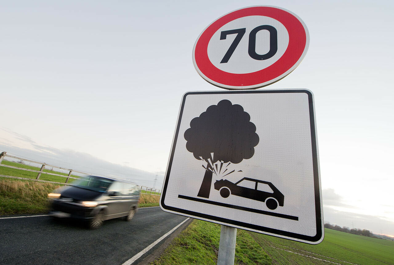 Ein generelles Tempolimit auf Landstraßen fordern nur wenige Verkehrsexperten. Je nach Ausbauzustand soll mal mehr, mal weniger erlaubt sein. Auf gefährlichen Straßen könnte dann auch 70 gelten