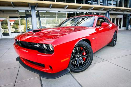 Der erste Challenger Hellcat aus der Serienproduktion geht an den Nascar-Teamchef Rick Hendrick