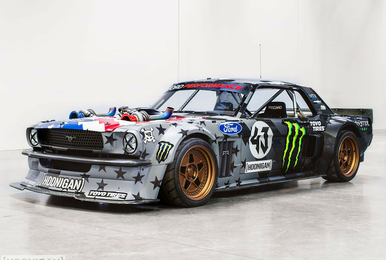 Zur Leistungssteigerung erhält der Hoonigan eine neue Folierung. Kleiner Scherz ...
