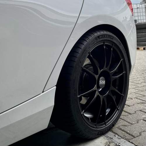 Hinten 245/35-18