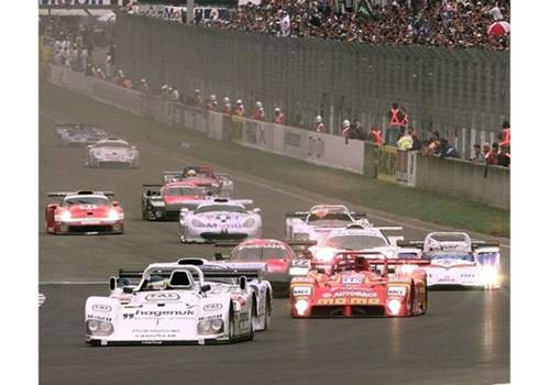 Der Start zu den 65. 24 Stunden von Le Mans. Michele Alboreto führt im Porsche. Er starb später beim Testen eines Audi-R8-Rennwagens auf dem Lausitzring