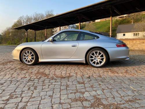 911 996