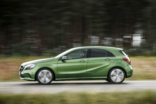 Mit dem "Dynamic Select-"Schalter lassen sich Fahrwerk, Motor, Lenkung und Getriebe auf den gewünschten Fahrstil einstellen