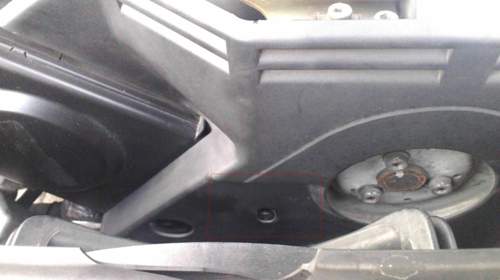 Abdeckung-keilrippenriemen-detail-markiert