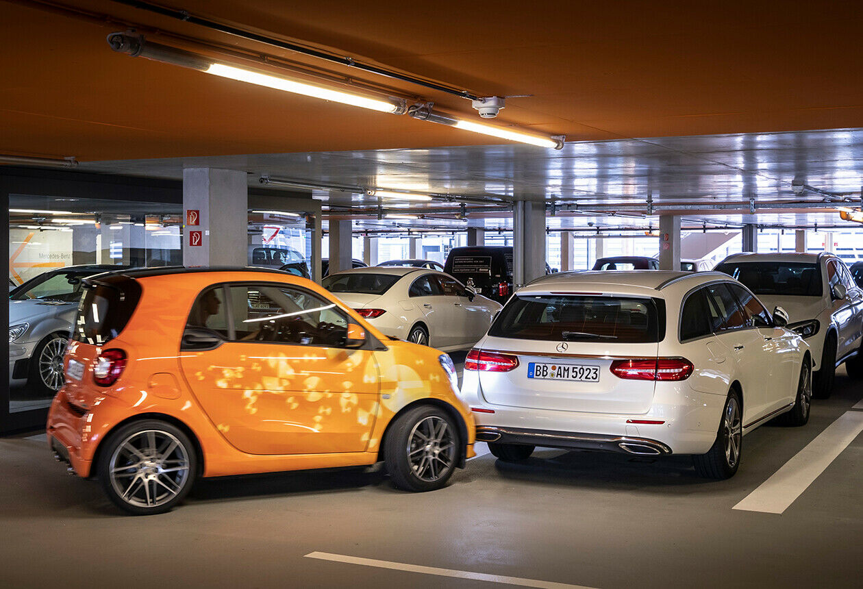 Liegt im Falle eines Unfalls mit Fahrerflucht der entstandene Schaden über 1.300 Euro kann dem Unfallverursacher der Führerschein entzogen werden
