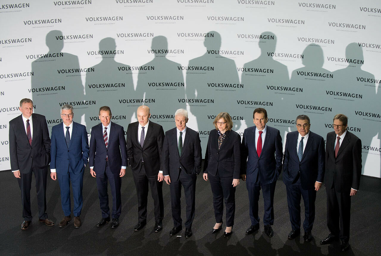 Der Volkswagen-Vorstand im März 2017: Andreas Renschler, Rupert Stadler, Herbert Diess, Frank Witter, Matthias Müller, Hiltrud Dorothea Werner, Karlheinz Blessing, Francisco Javier Garcia-Sanz, Jochem Heizmann (v l. nach r.)