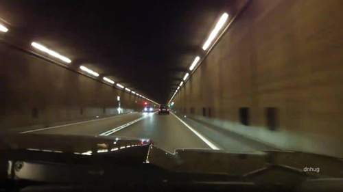 Tunnel mit Gegenverkehr