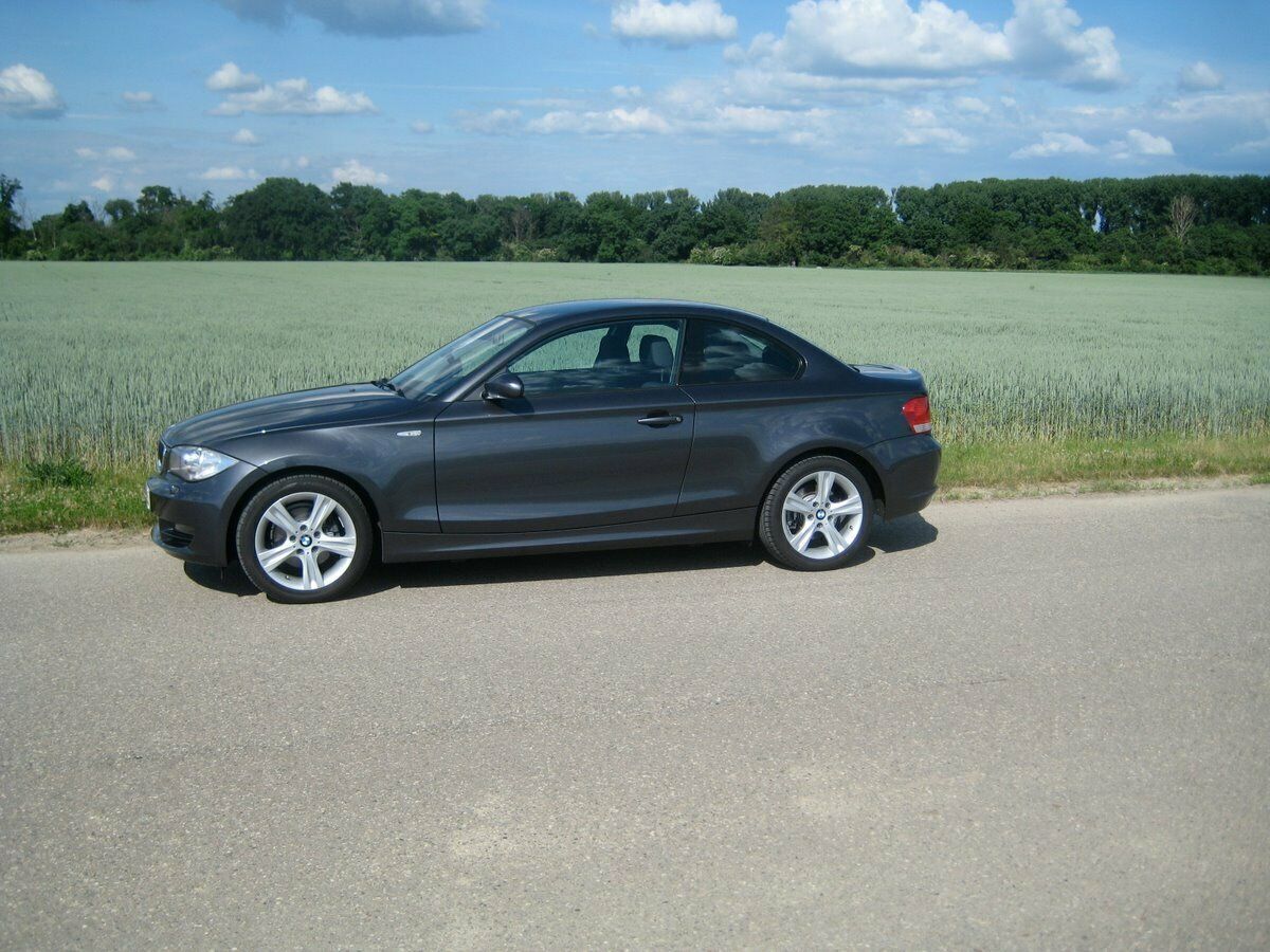 Abdruck des Airbags auf Amaturenbrett