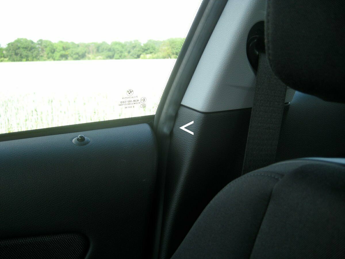 Abdruck des Airbags auf Amaturenbrett