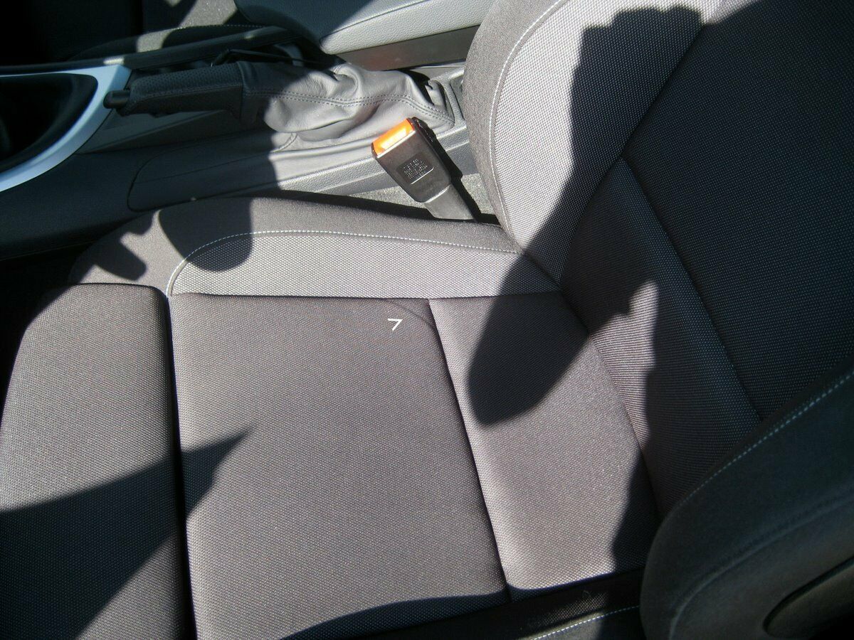 Abdruck des Airbags auf Amaturenbrett