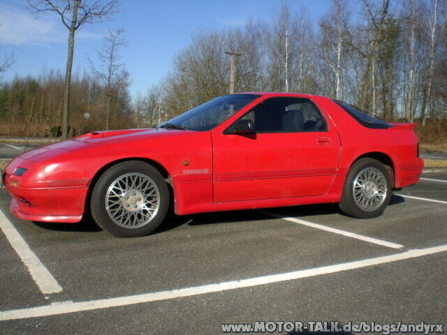 Abflug eines RX-7 Turbo Coupes in die Bäume->Schrott