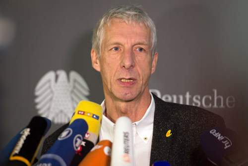 Ausschussvorsitzende Herbert Behrens (Linke) sagte der Deutschen Presse-Agentur, es sei kein Geheimnis, dass die Autoindustrie enge Kontakte zur Bundesregierung