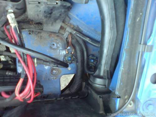 Massekontakte unter der Batterie