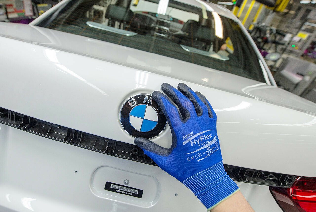 BMW liegt beim Absatz an Neuwagen hinter Daimler, in China läuft es weiterhin gut, doch die USA und GB schwächeln