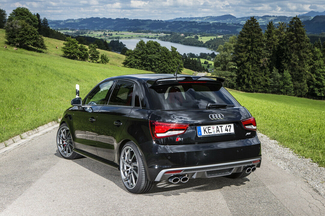 Die hauseigenen Fahrwerksfedern legen den optimierten S1 um drei Zentimeter tiefer