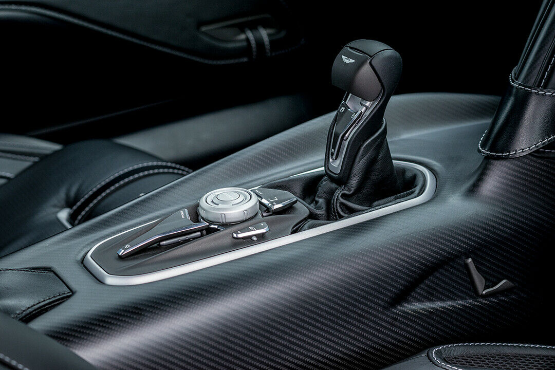 Aston Martin DB10: Detail