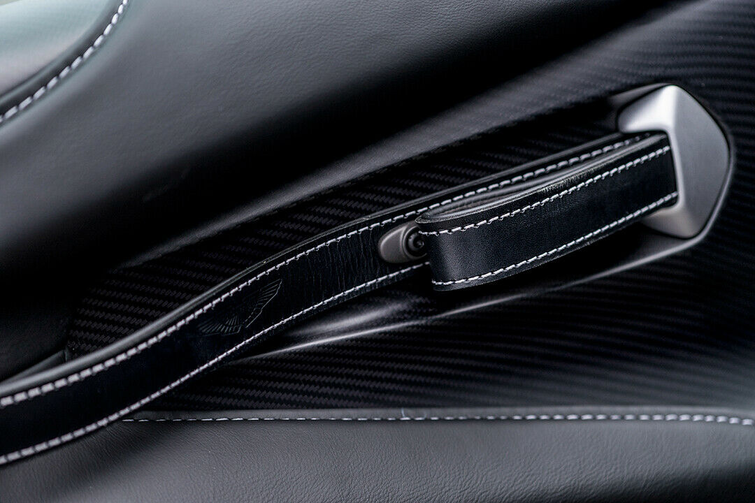 Aston Martin DB10: Detail
