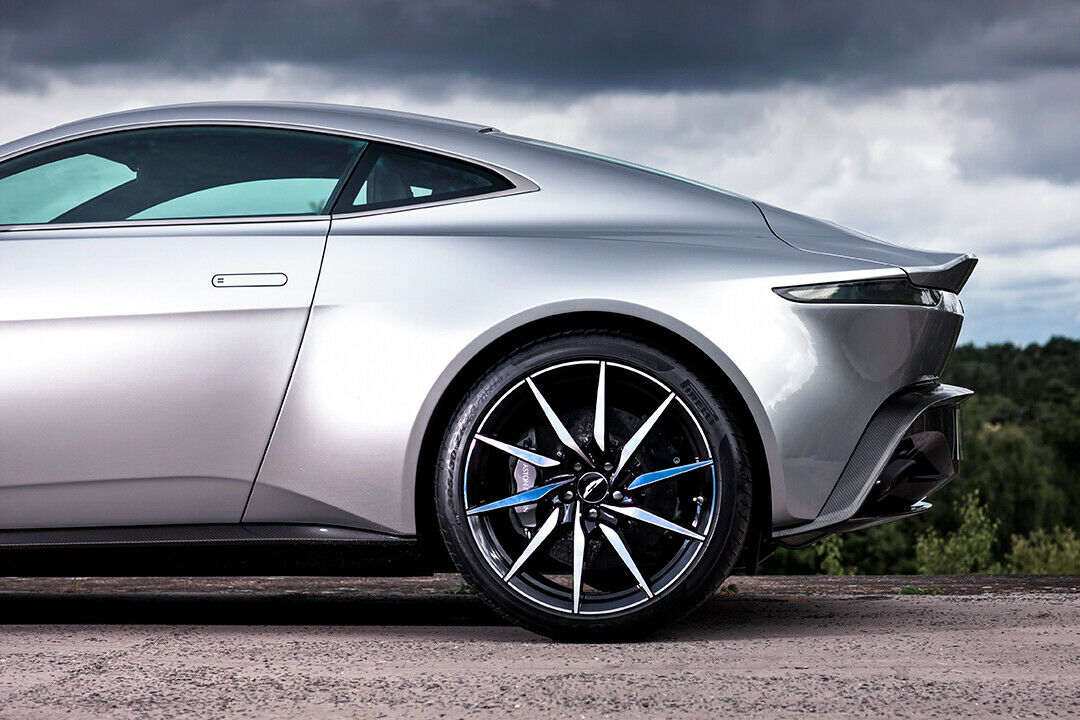 Aston Martin DB10 - Das Filmauto zum neuen 007-Streifen "Spectre"