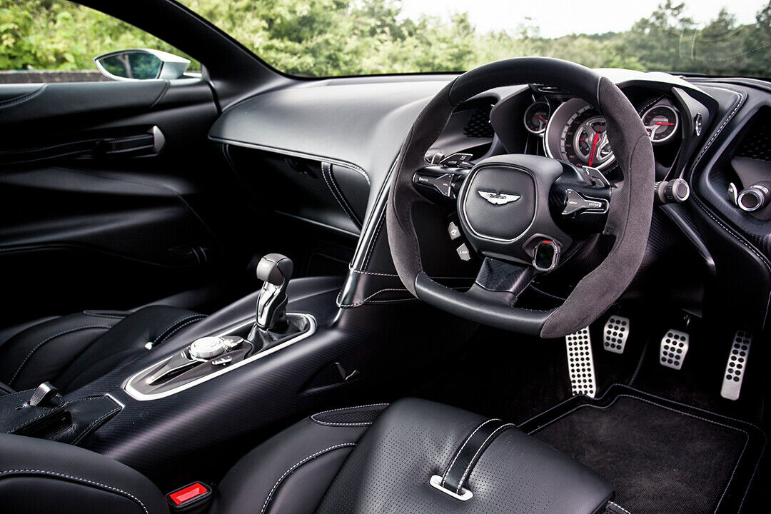 Aston Martin DB10: Detail