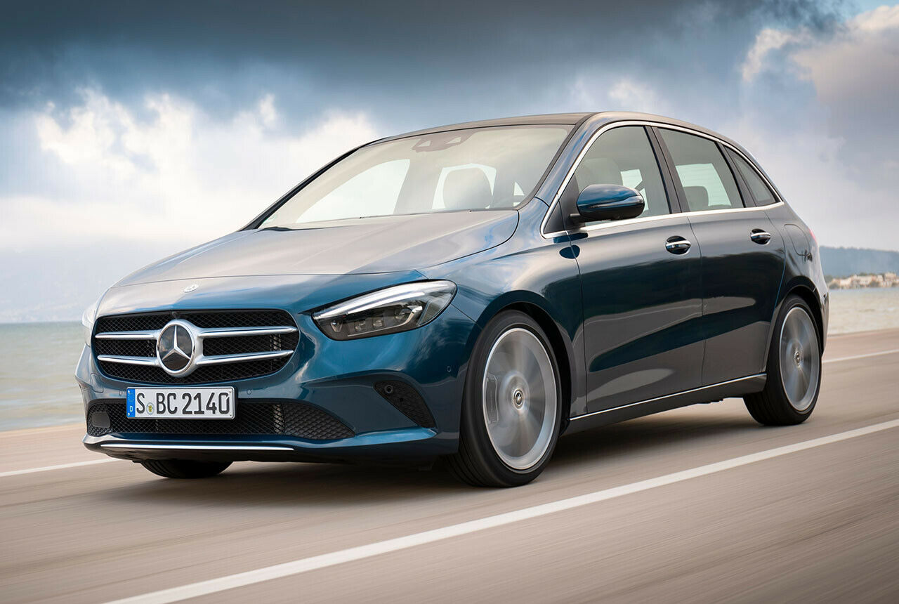 Ohne die AMG-Line trägt die B-Klasse eine Doppelspange im Kühlergrill