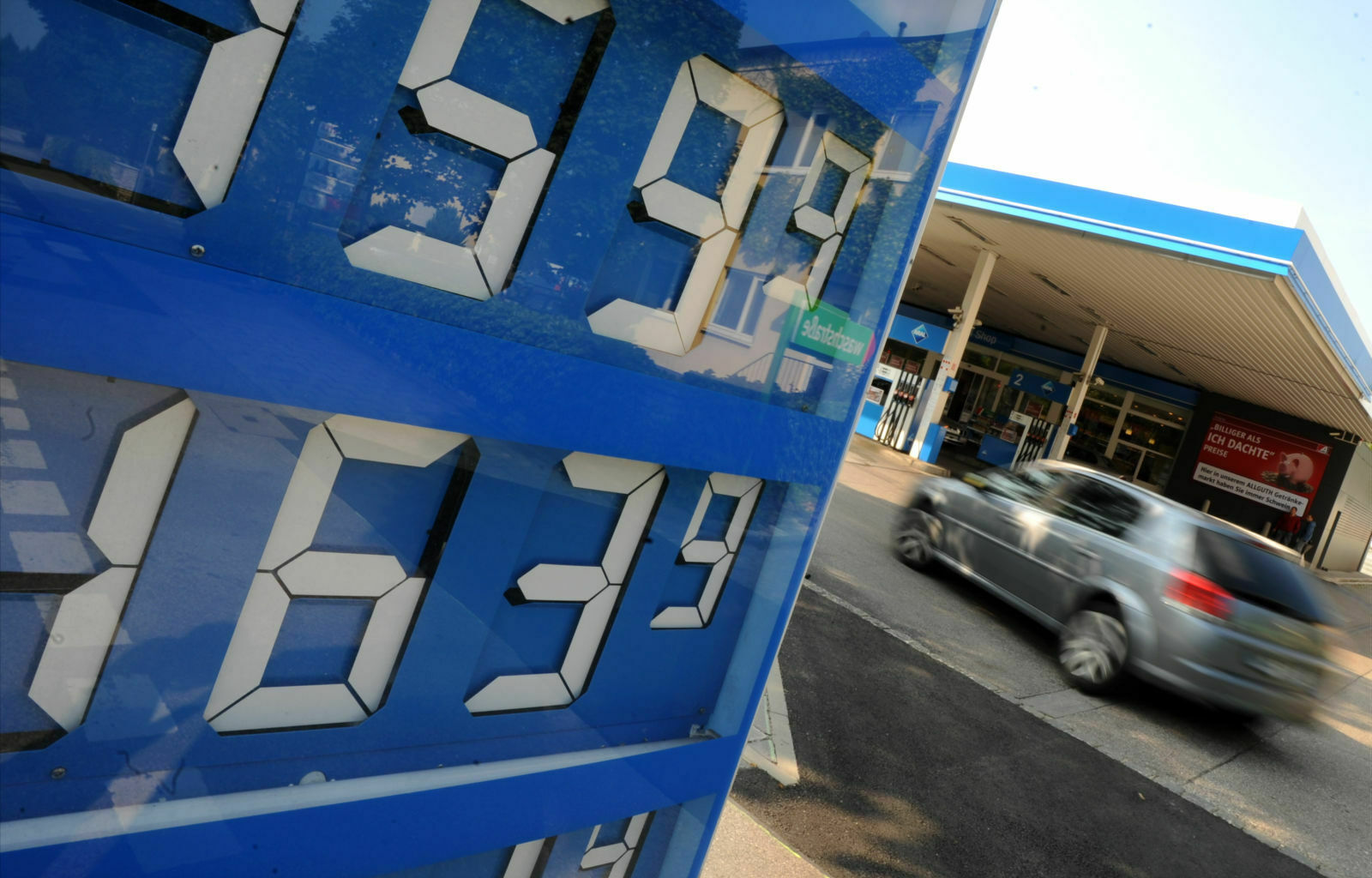 Wieder günstiger: Ein Liter E10 kostete 2013 im Durchschnitt 1,549 Euro