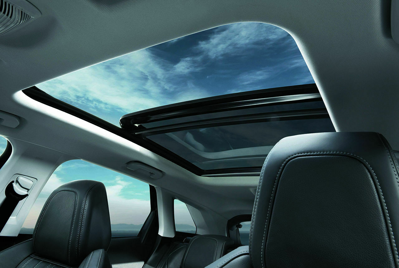 Ein großes Panoramadach soll den Innenraum des Peugeot 3008 erhellen