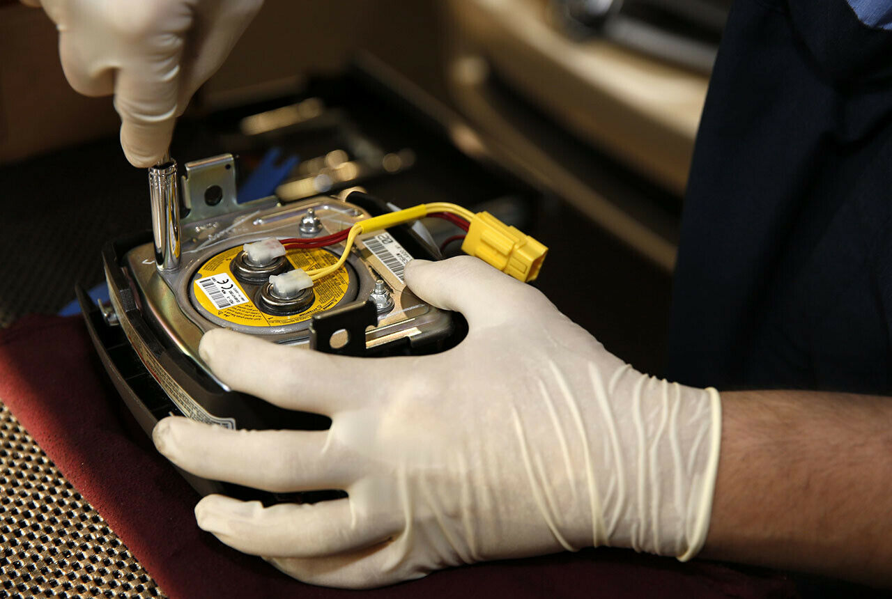 Defekter Takata-Airbag: Die Rückruf-Maßnahme wird bei einem 2005er Honda Accord LX durchgeführt