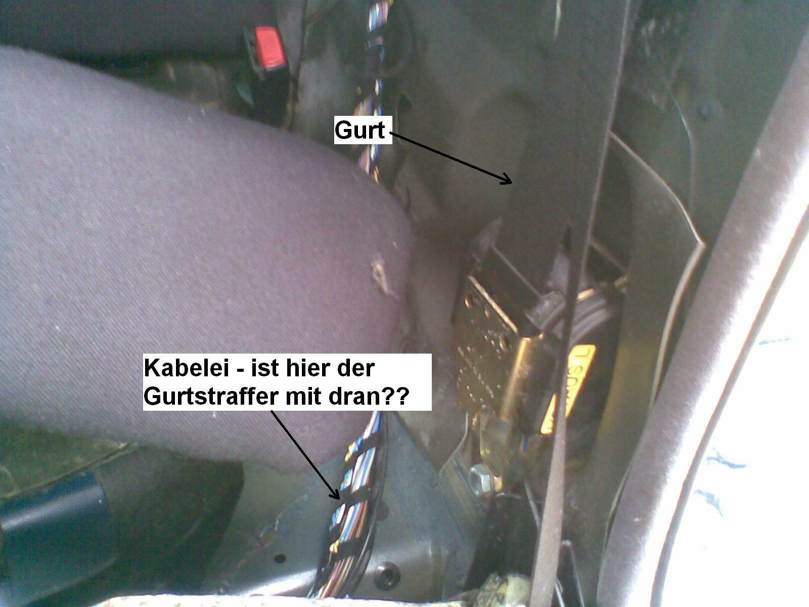 Airbaglampe: Gurtschloss  defekter Gurtstraffer?
