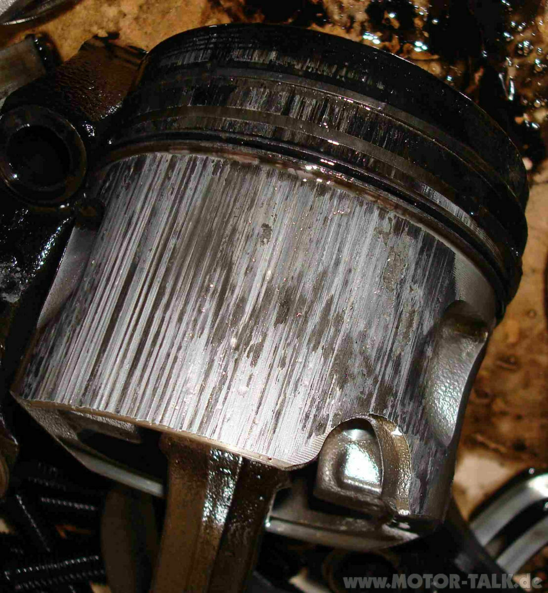 AJM Motor nagelt extrem laut und qualmt