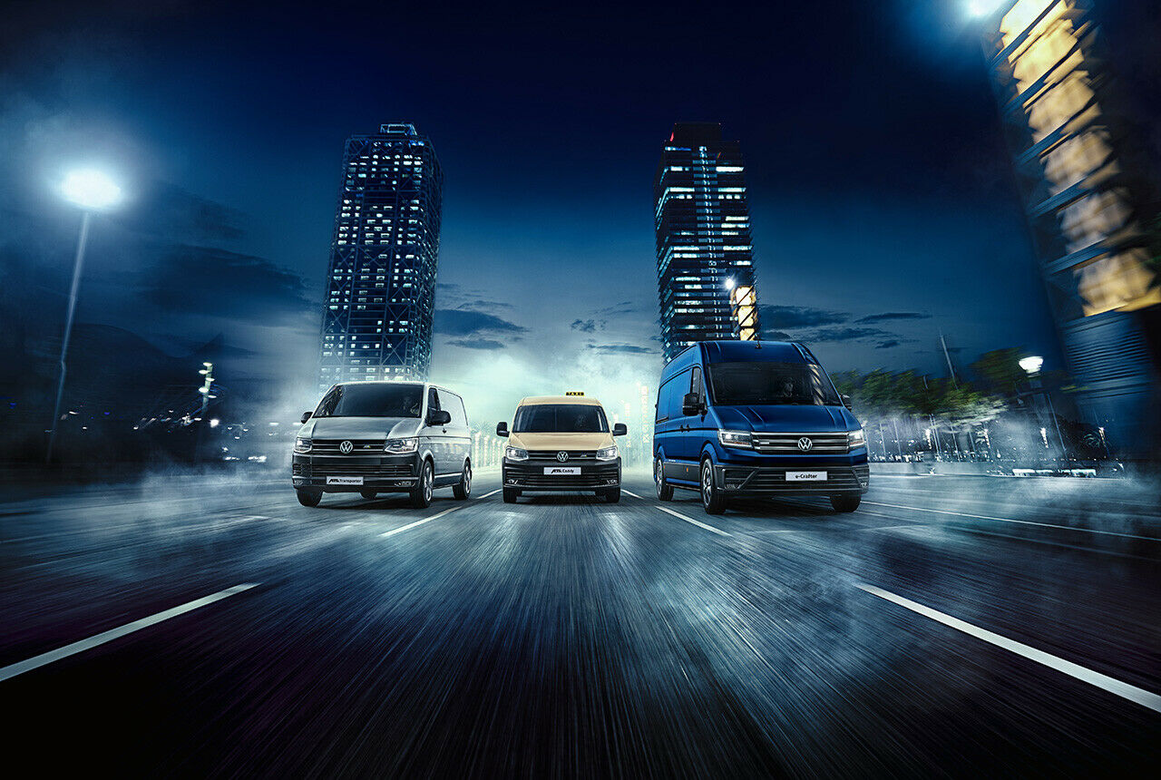 Volkswagen zeigt auf der IAA für Nutzfahrzeuge elektrische Studien zu seinen   gängigen Arbeitstieren:Transporter (T6) und Caddy mit Akku sowie einen Crafter mit Wasserstoff-Brennstoffzelle (von links)