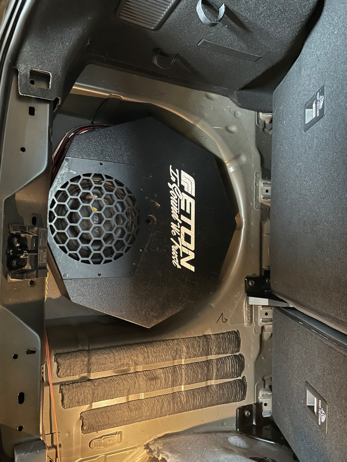 Aktiv Subwoofer an B&O Werksanlage abschließen.