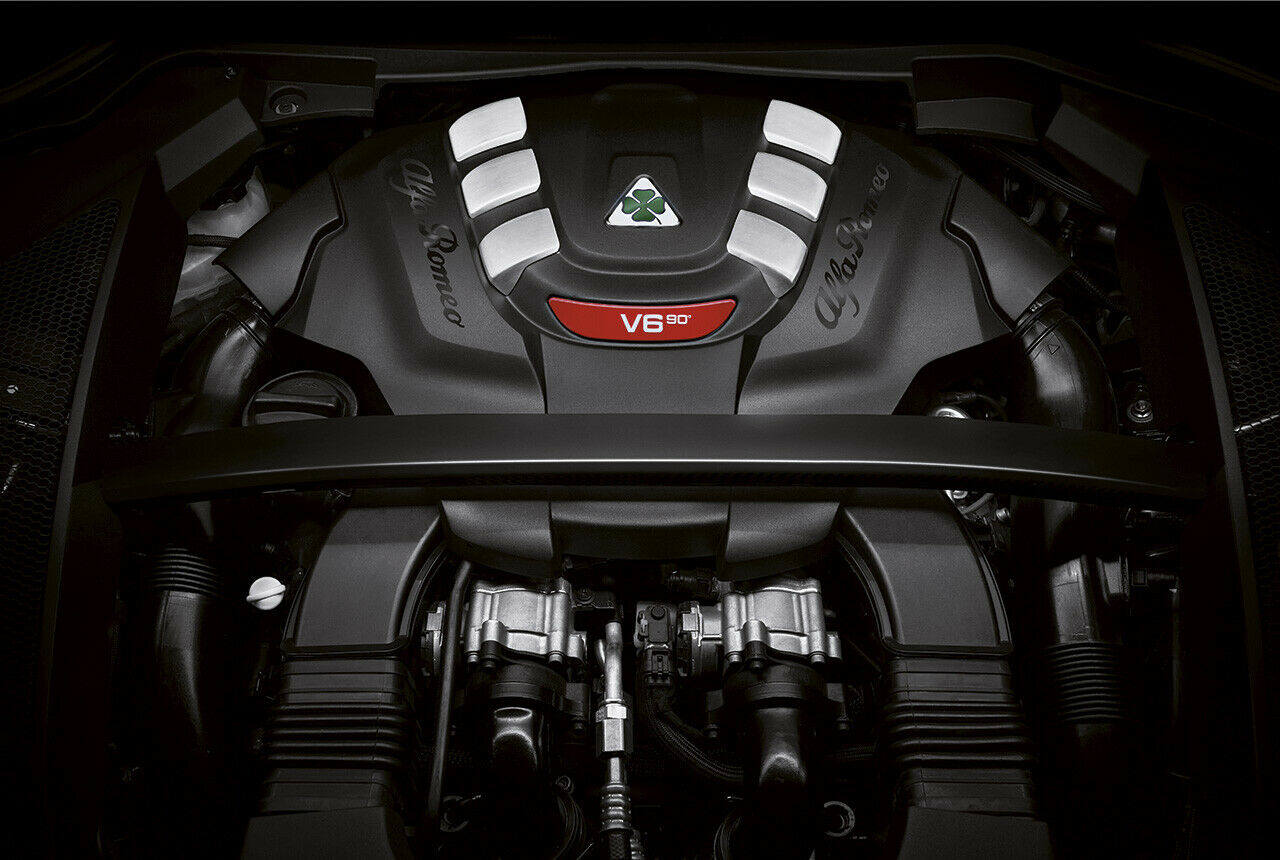 Kennen wir: Der Biturbo V6 mit 2,9 Litern Hubraum steckt auch in der stärksten Giulia. Der Stelvio verteilt seine 510 PS und 600 Nm auf alle vier Räder