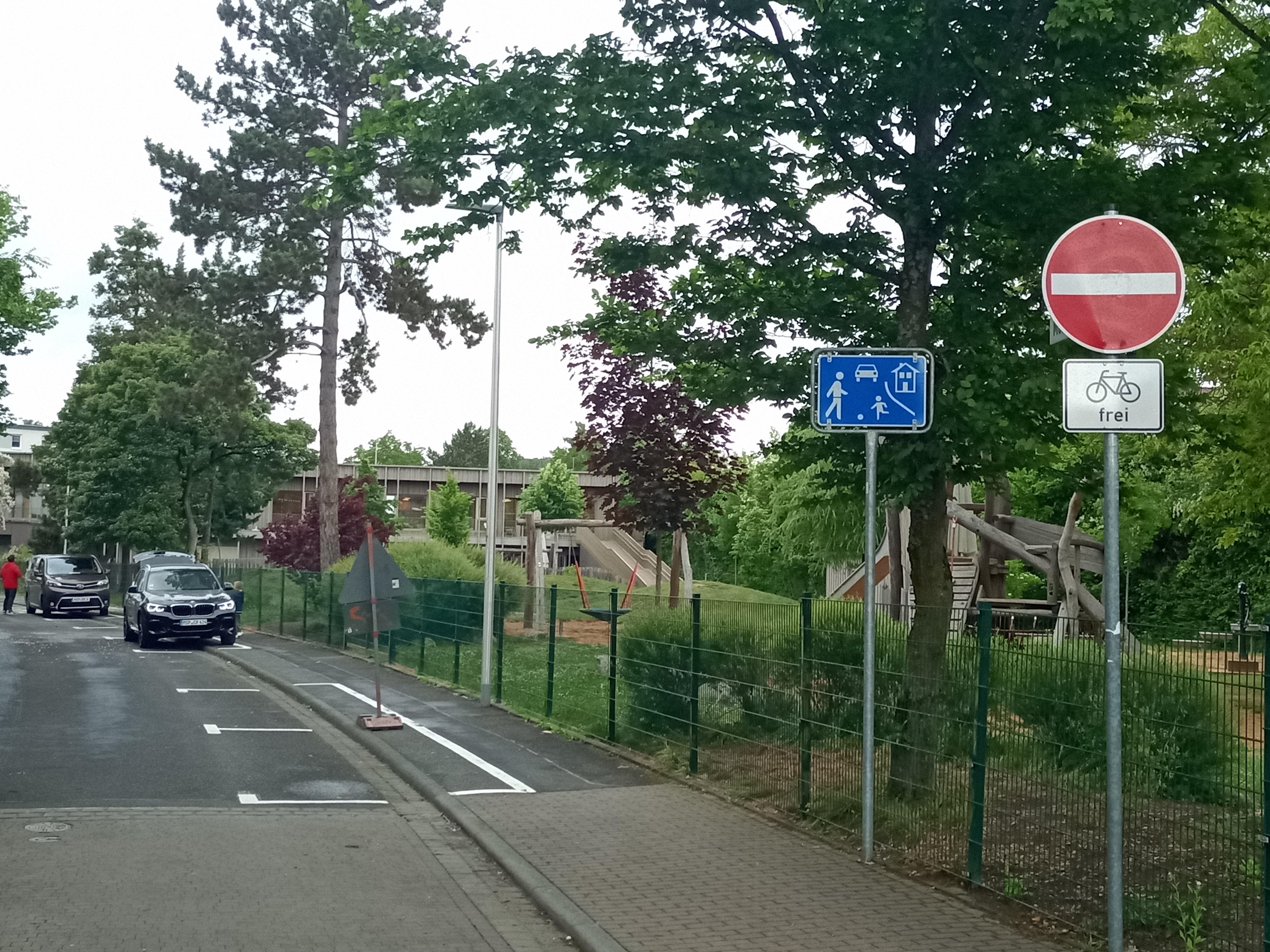 Alle ziemlich falsch beschildert hier- oder nicht?