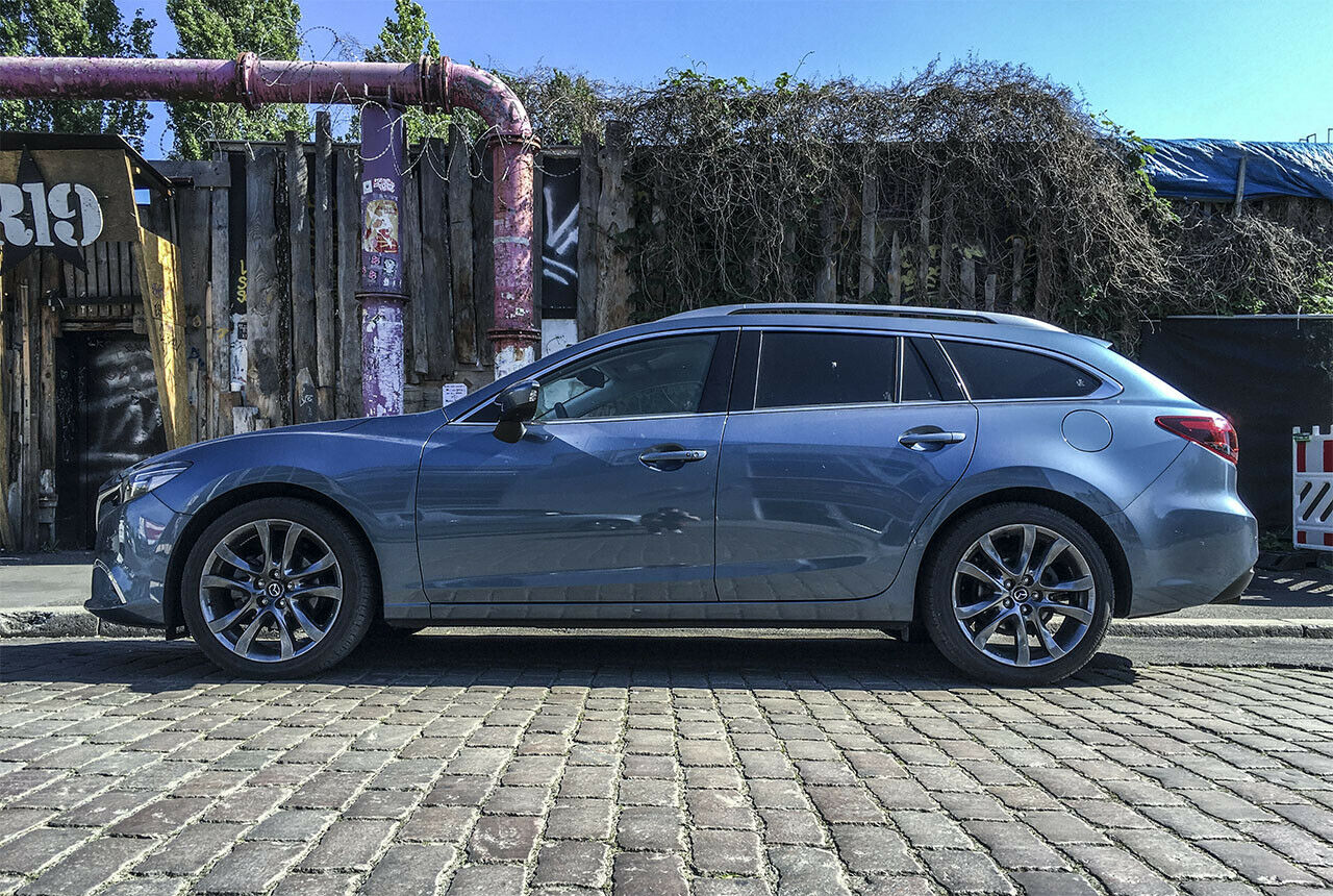 Mazda 6 Kombi: So gehen die Urteile auseinander. Obwohl sie sonst einen alten Ford Galaxy fährt, beurteilt Christin den Mazda als übersichtlich. Anders als andere MOTOR-TAlker