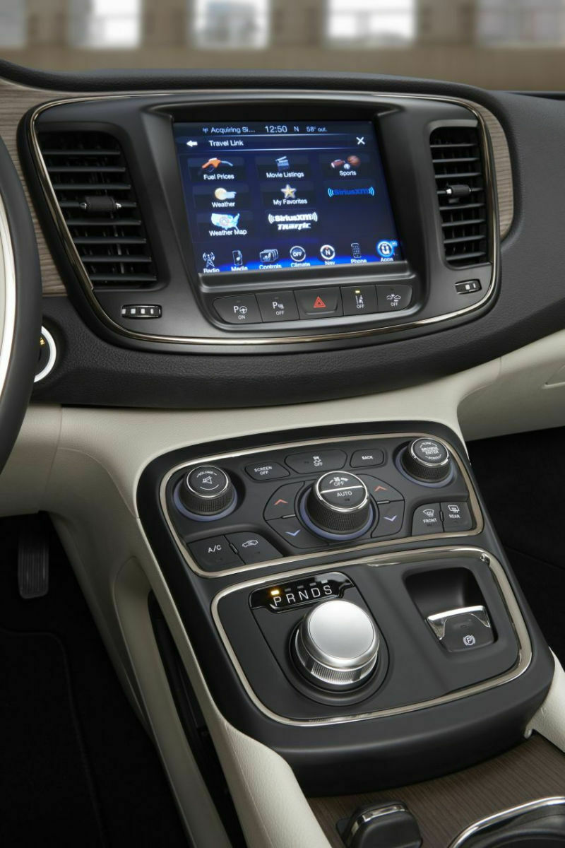 Chrysler 200: Mittelkonsole