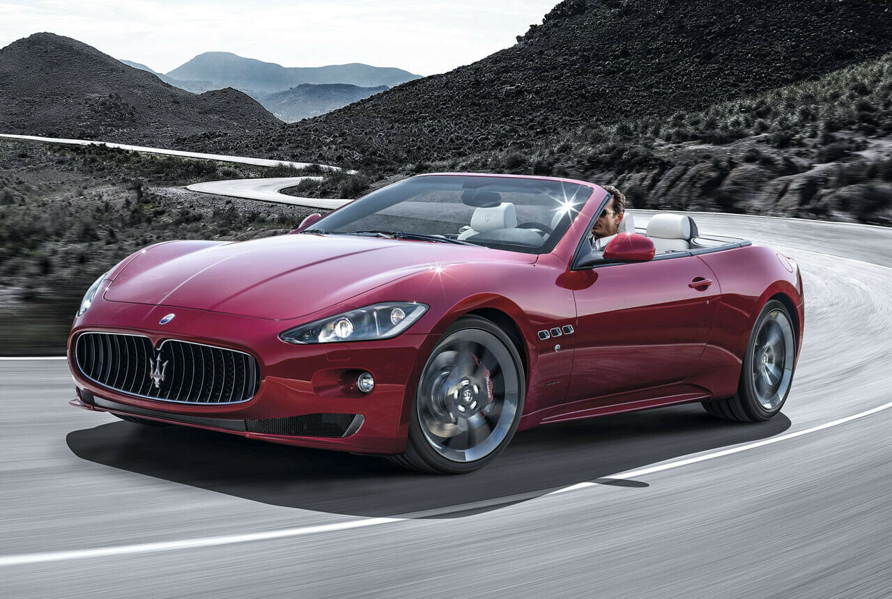 Das GranCabrio Sport ist unter anderem an seinem schwarz eingefärbten Kühlergrill zu erkennen