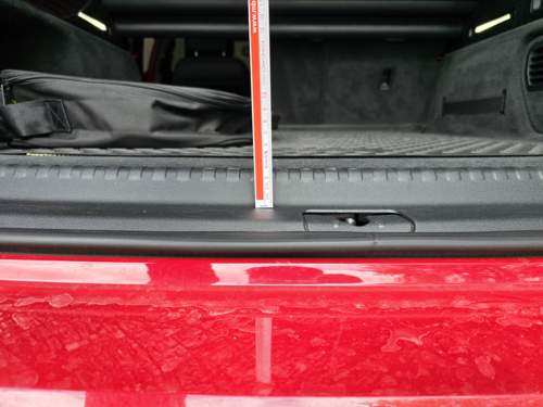 Kofferraum Erhoehung wegen Batterie Hybrid BJ 2022.jpg