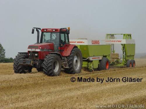 Case-7220-pro-mit-claas-quadrant-1200rc-und-quadro-pac-stapelwagen