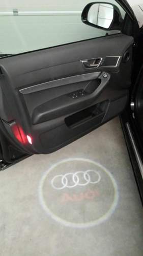 Audi-Logo unterhalb der Türen