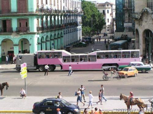 Camello-stadtbus-in-kuba