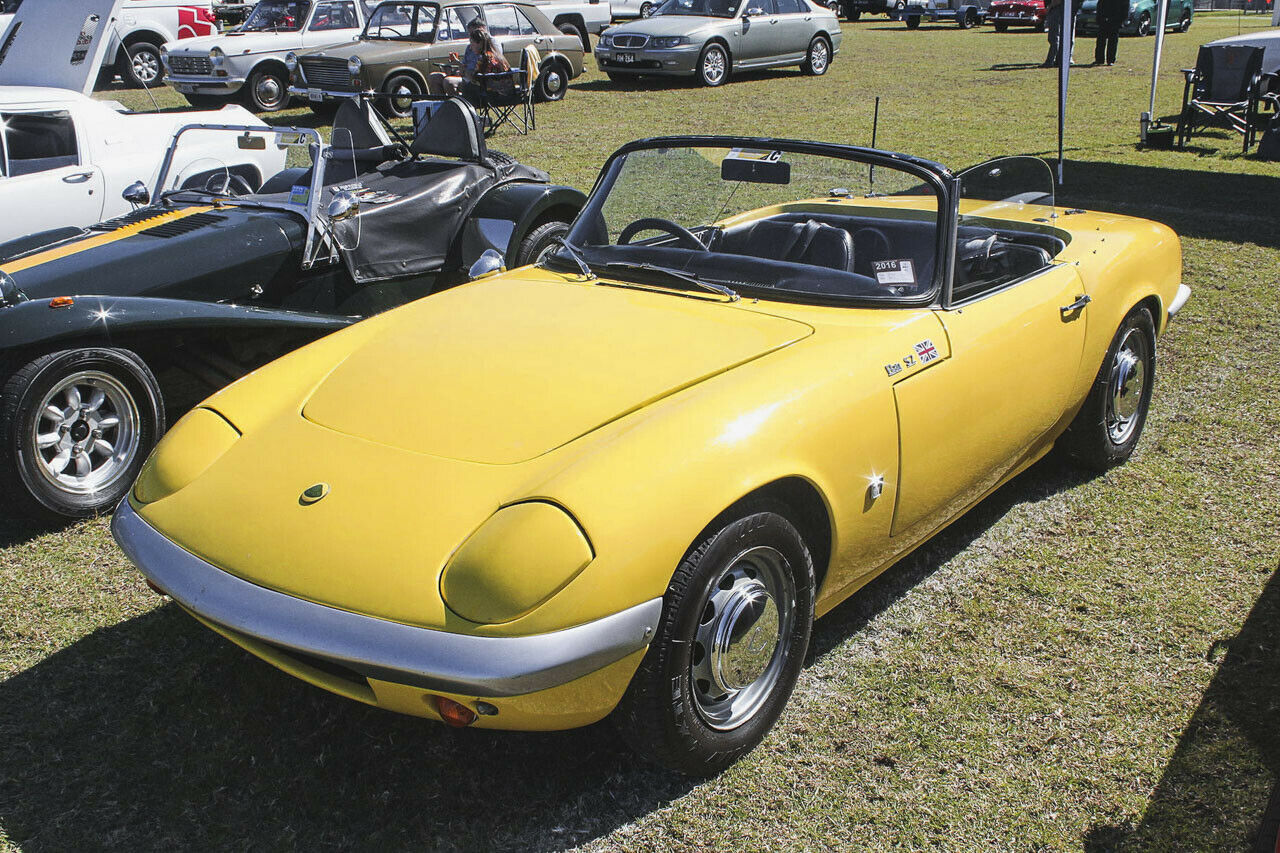 Leicht, kräftig und agil – das machte den Lotus Elan aus den 60ern aus. Damit diente er als maßgebliches Vorbild für ...
