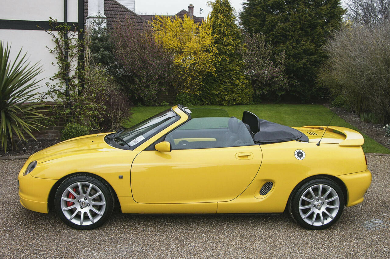 Im Westen was Neues: MG meldete sich 1995 mit dem Mittelmotor-Roadster MG F zurück. Hier der mit 160 PS besonders dynamische MG TF Trophy 160