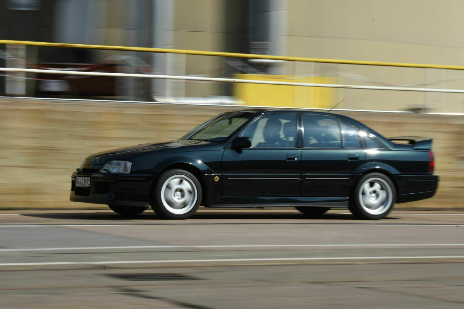 Opel Lotus Omega: Das Drehmoment des aufgebohrten und zusatzbeatmeten GM-Motors war etwas viel für Kupplung und Getriebe des Opel