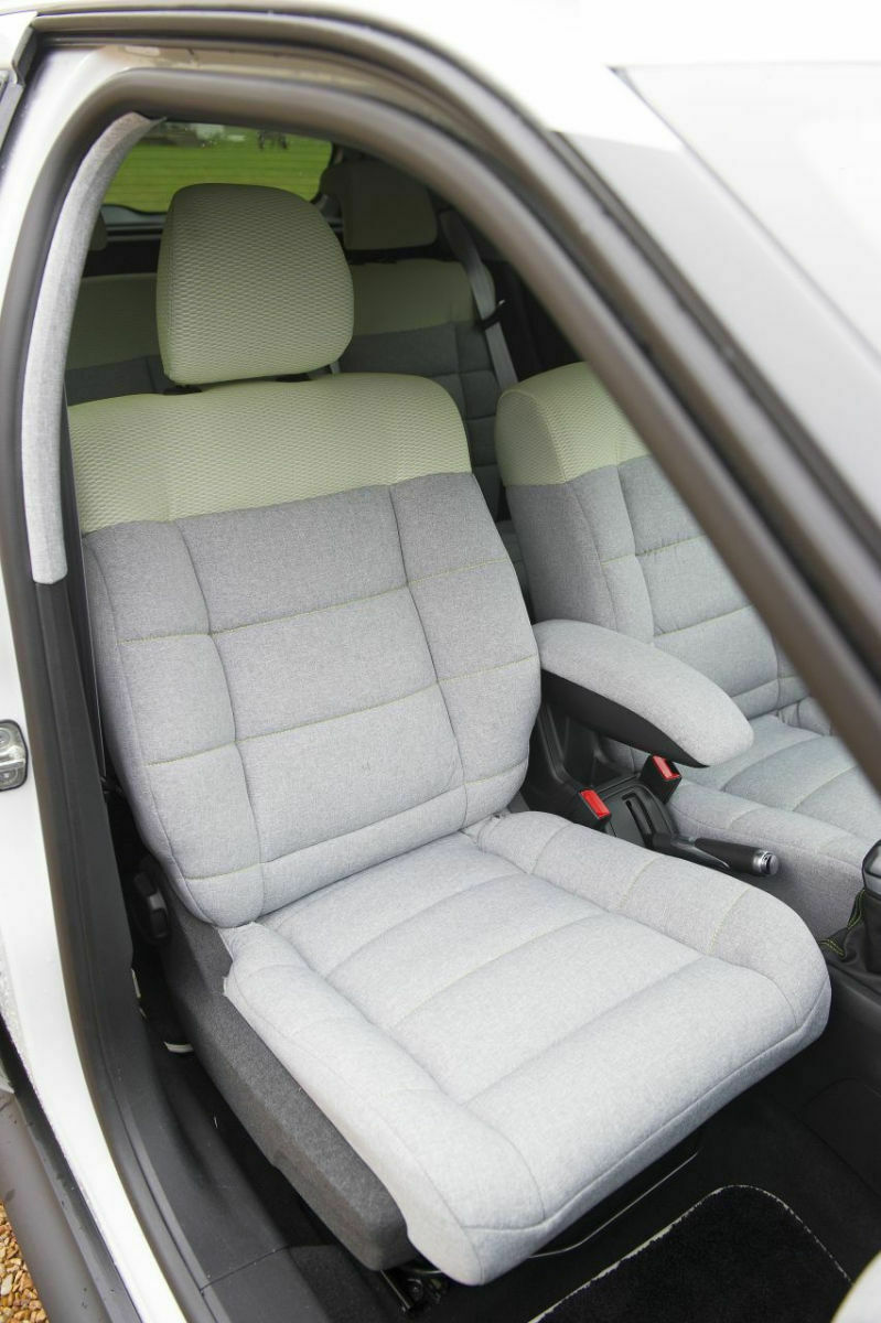 Erinnert an schwedische Sofa-Polster, und fühlt sich sehr weich an: Zu Citroëns Komfort-Konzept gehören Sitze aus einem verdichteten Schaumstoff
