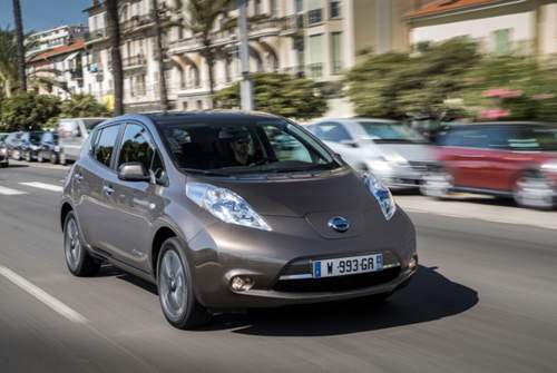Die Akkus der Speicher stammen aus ausrangierten Batteriepaketen des Nissan Leaf