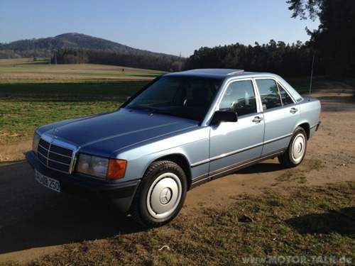 Mercedes-190e-2012-3