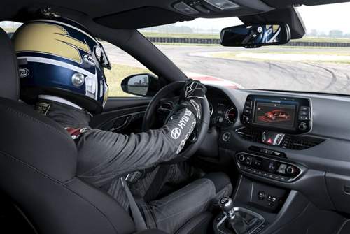 Hyundais Kompakt-Sportler war bislang ausschließlich mit 6-Gang-Handschaltung erhältlich. Das gilt auch für die Fastback-Variante