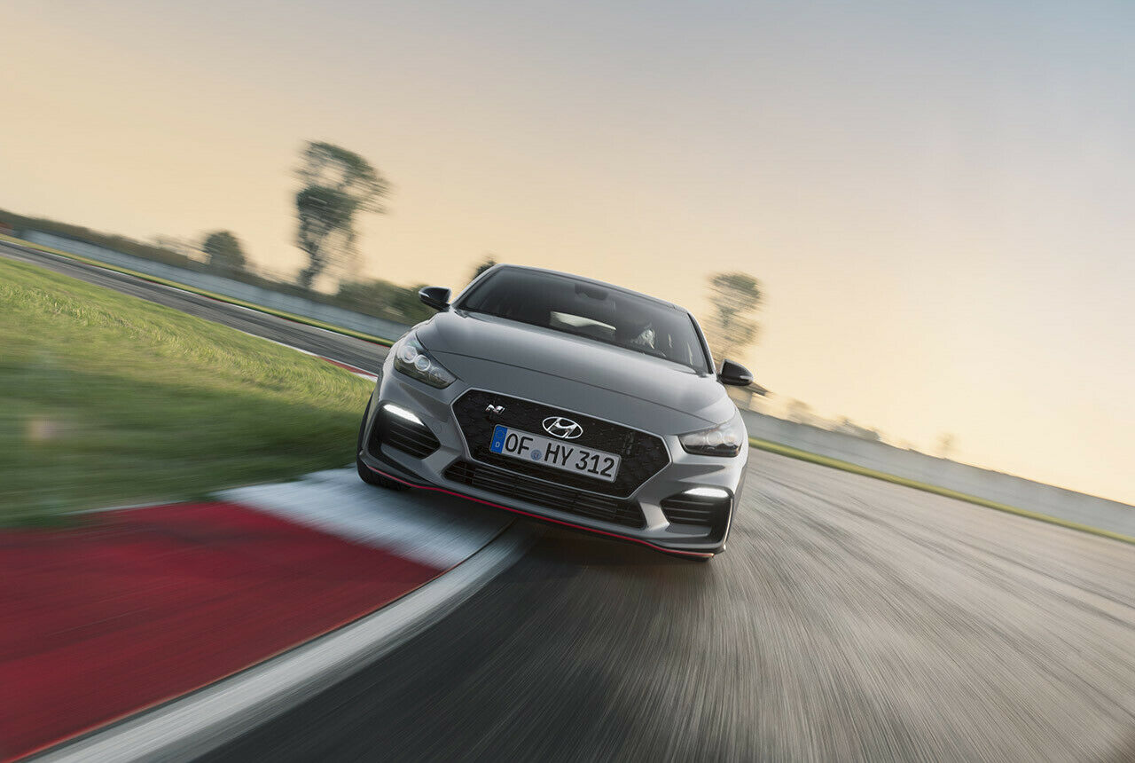 Das Steilheck-Modell des I30 N stellte Hyundai auf der IAA 2017 vor. Ein Jahr später steht das Fließheck in Paris - dem echten, französischen Paris