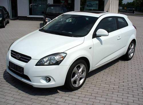 800px-kia-pro-cee-d-crdi-carraraweiss